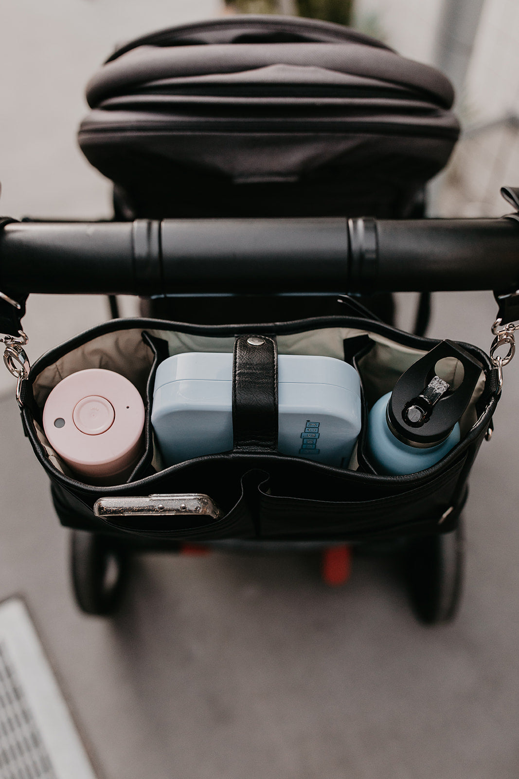 Oioi Signature Pram Caddy Vegan Leather (black)