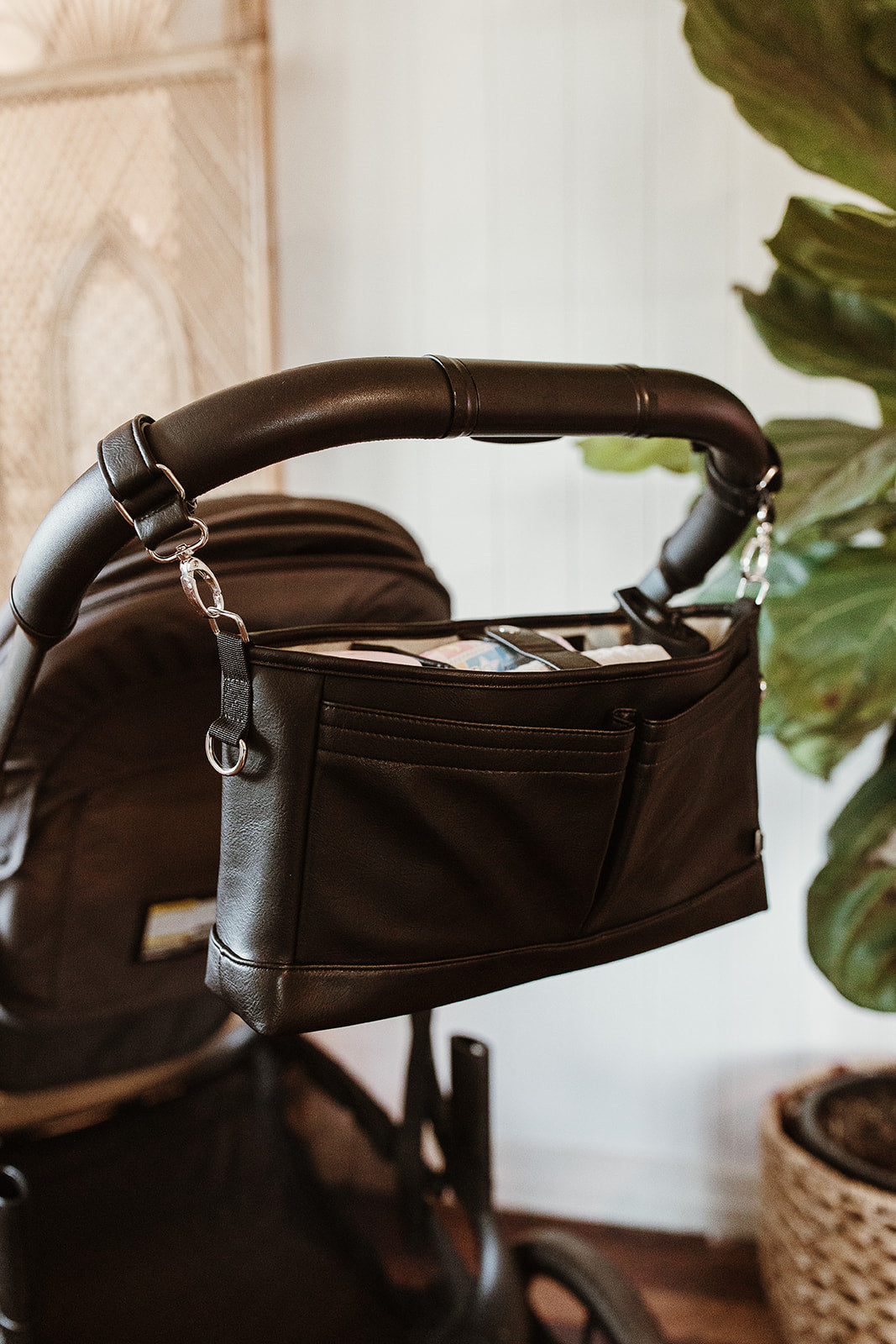 Oioi Signature Pram Caddy Vegan Leather (black)