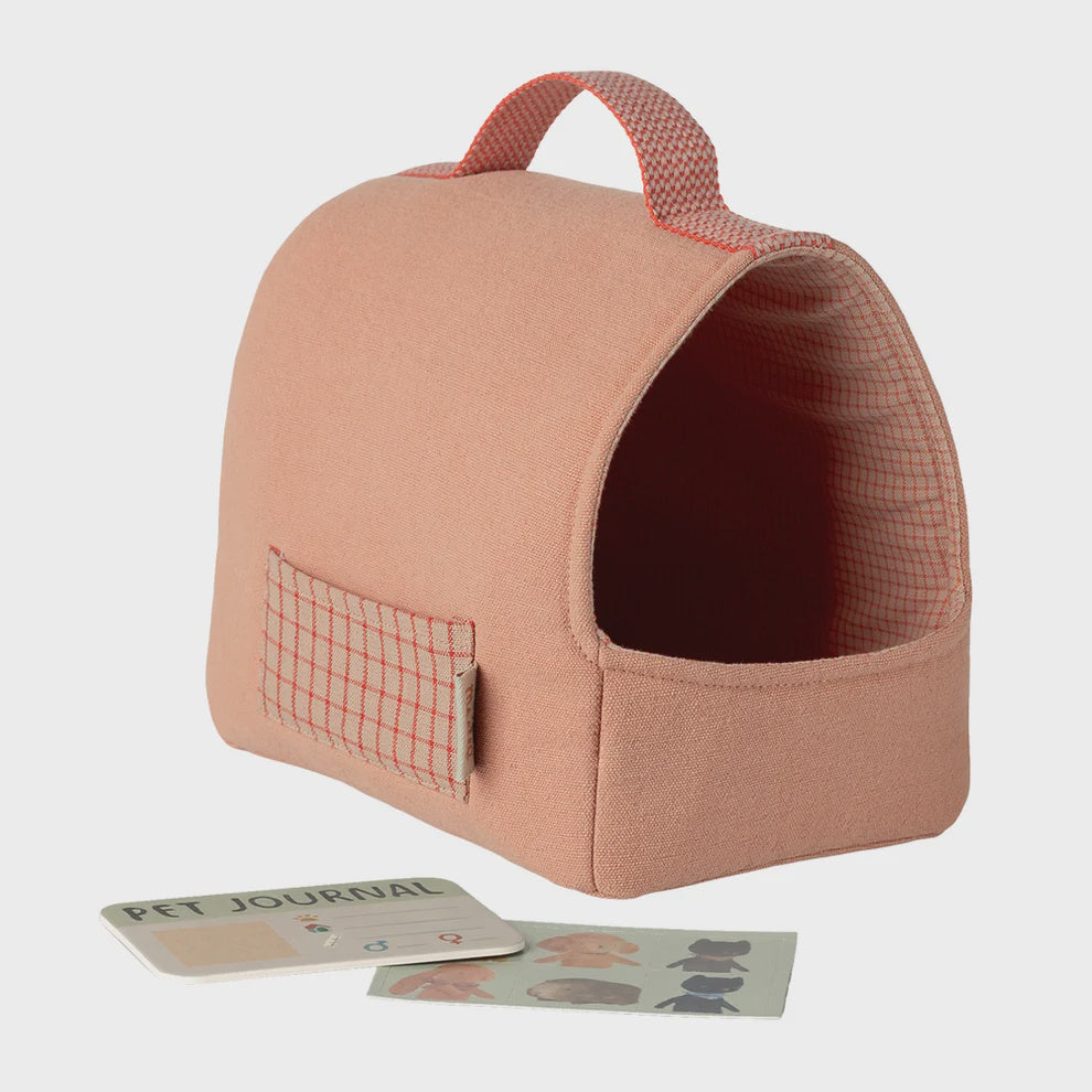 Maileg Pet Carrier (coral)