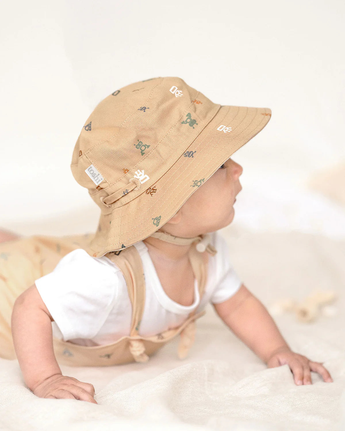 Toshi Sunhat Folk (cyborg desert)