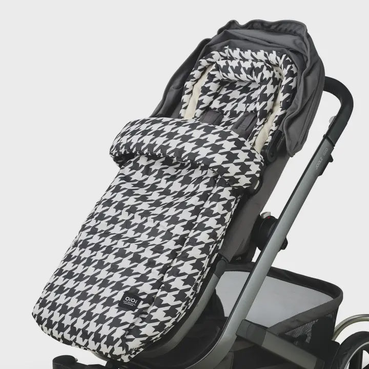 Oioi All in One Convertible Footmuff (houndstooth)