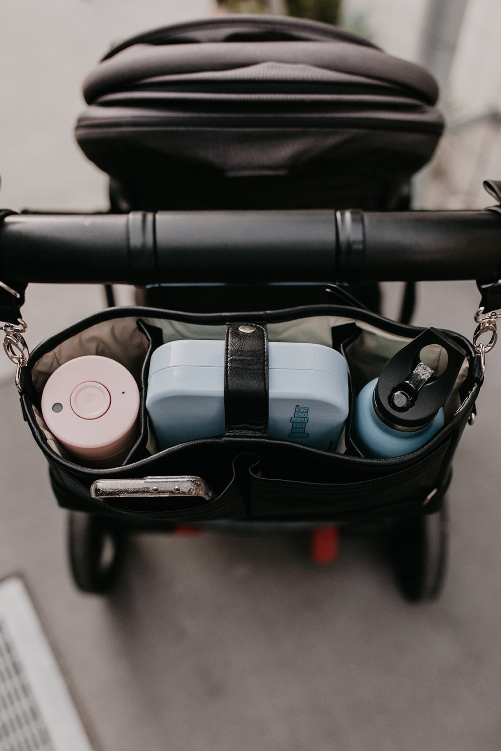 Oioi Signature Pram Caddy Vegan Leather (black)