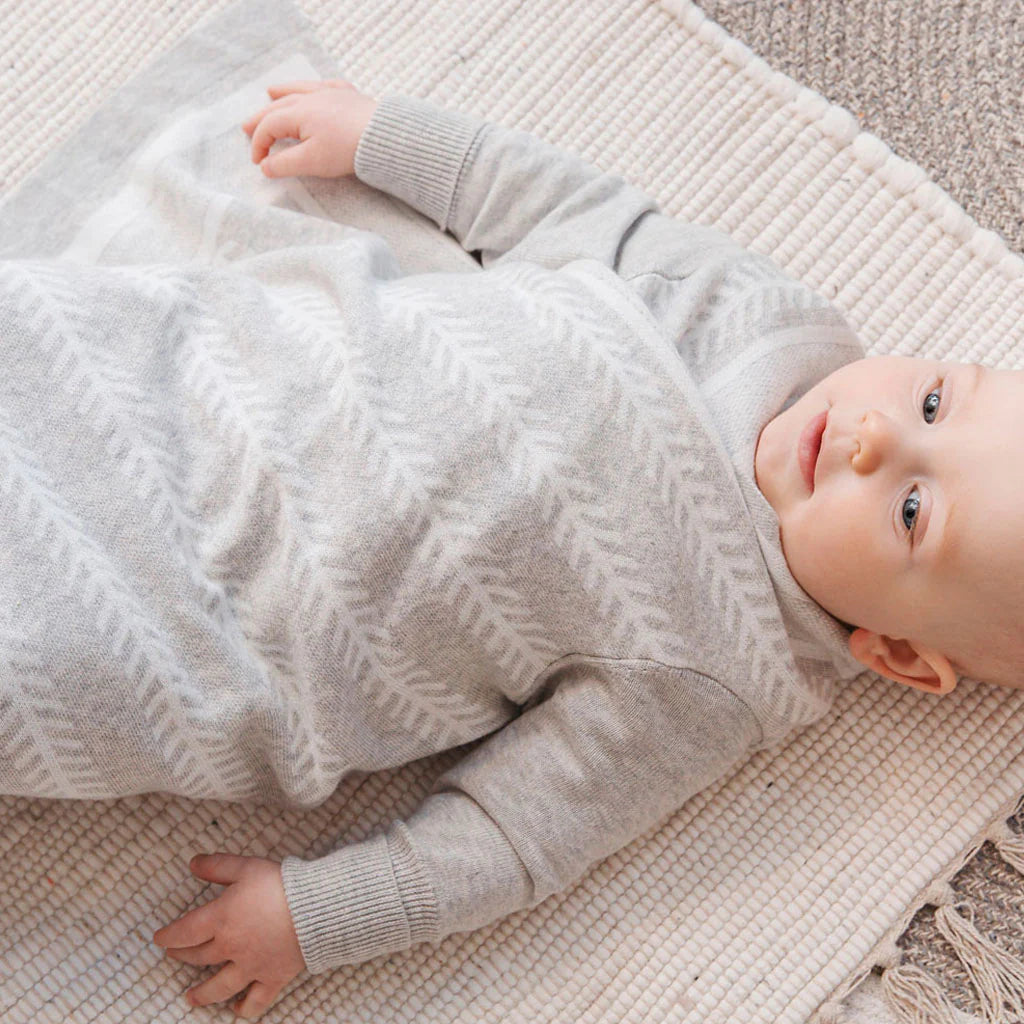 Jujo Baby Feathered Line Jacquard Shwrap (silver/ecru)