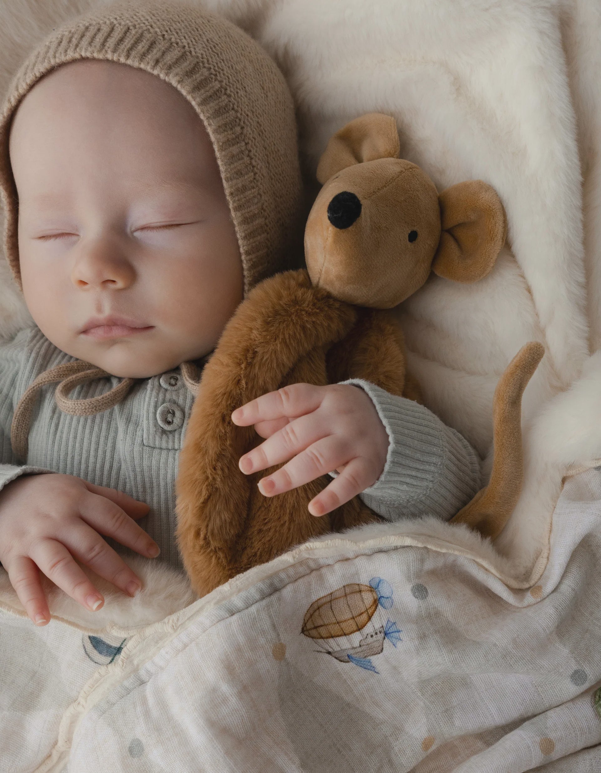 Pop ya tot Squeaky the Sweet Comforter Toy