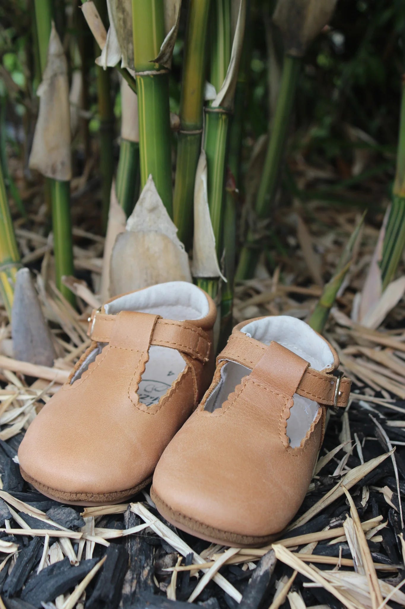 Little Ma Zoes  Wax Leather T-Bars (caramel)