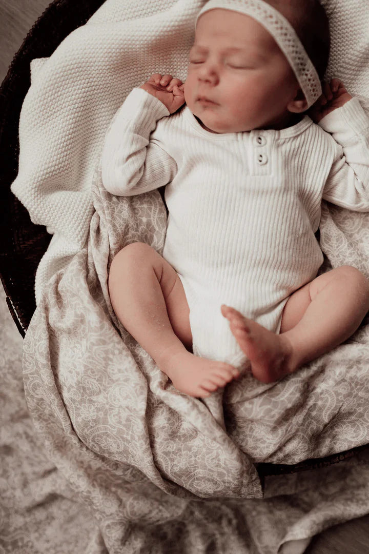 Pop Ya Tot Swaddle (chantilly lace)