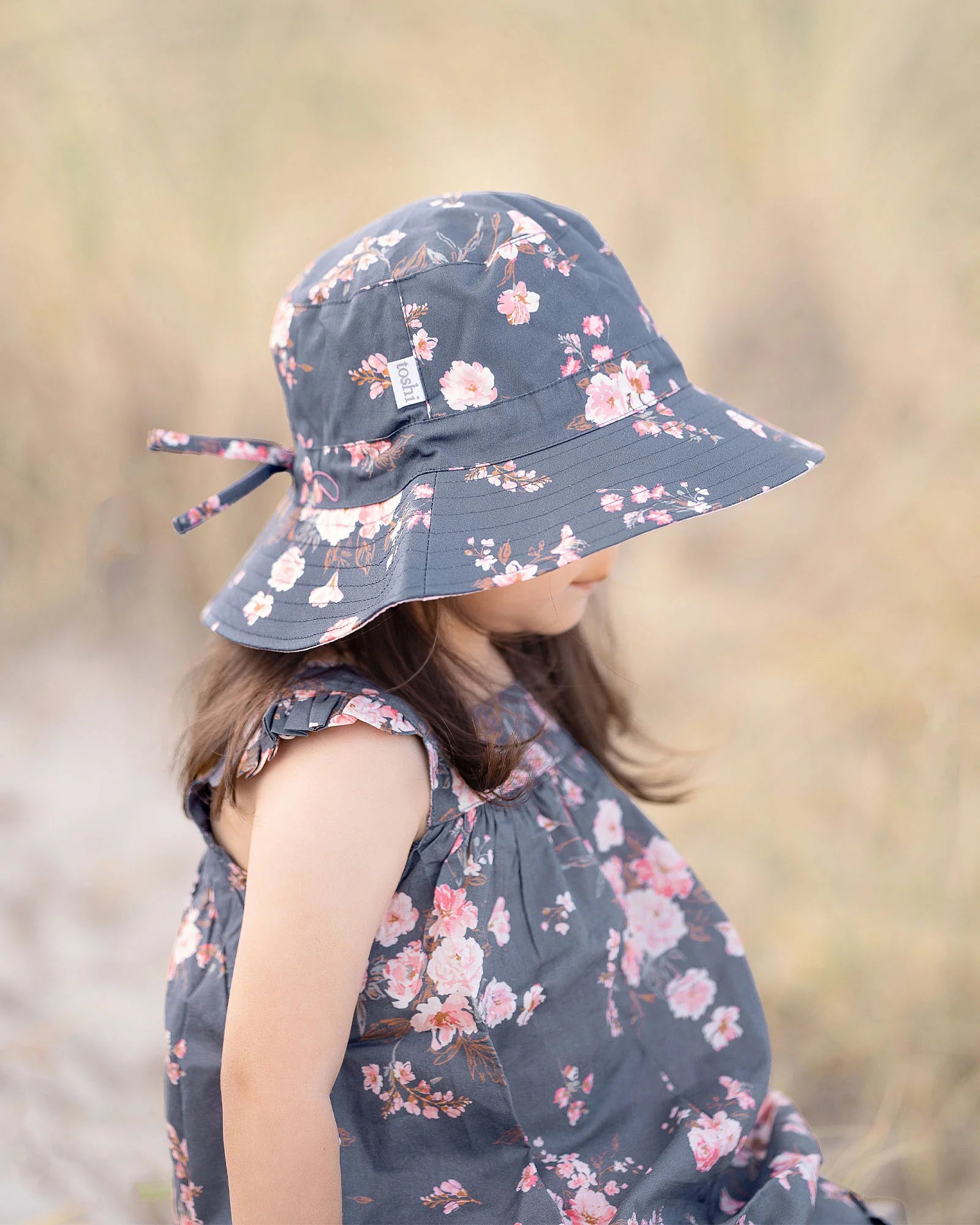 Toshi Sunhat Felicia (moonlight)