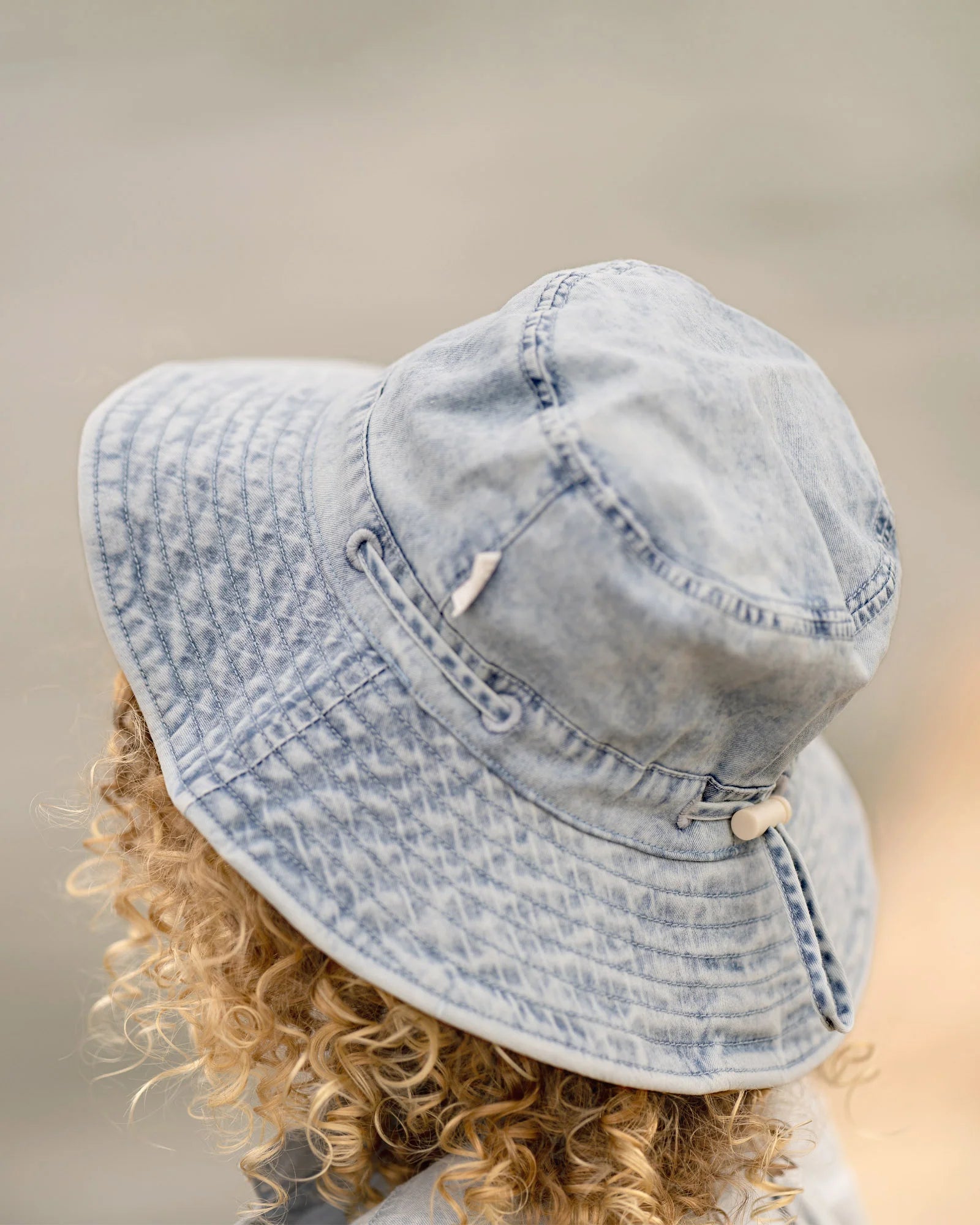 Toshi Sunhat Olly (indiana)