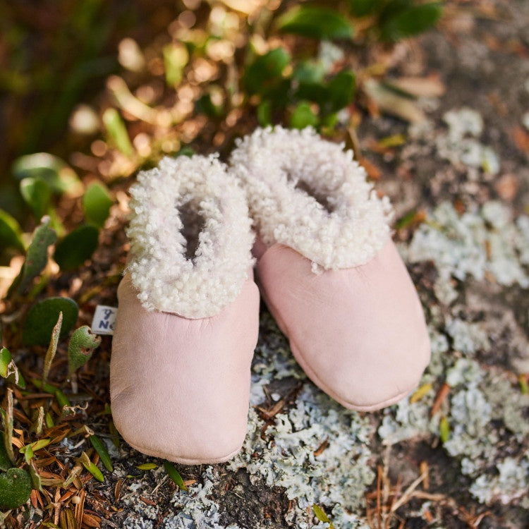 Nature Baby Lambskin Booties (rosebud)