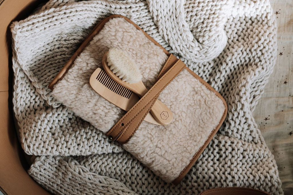Baisik Fur Nappy Wallet (tan)