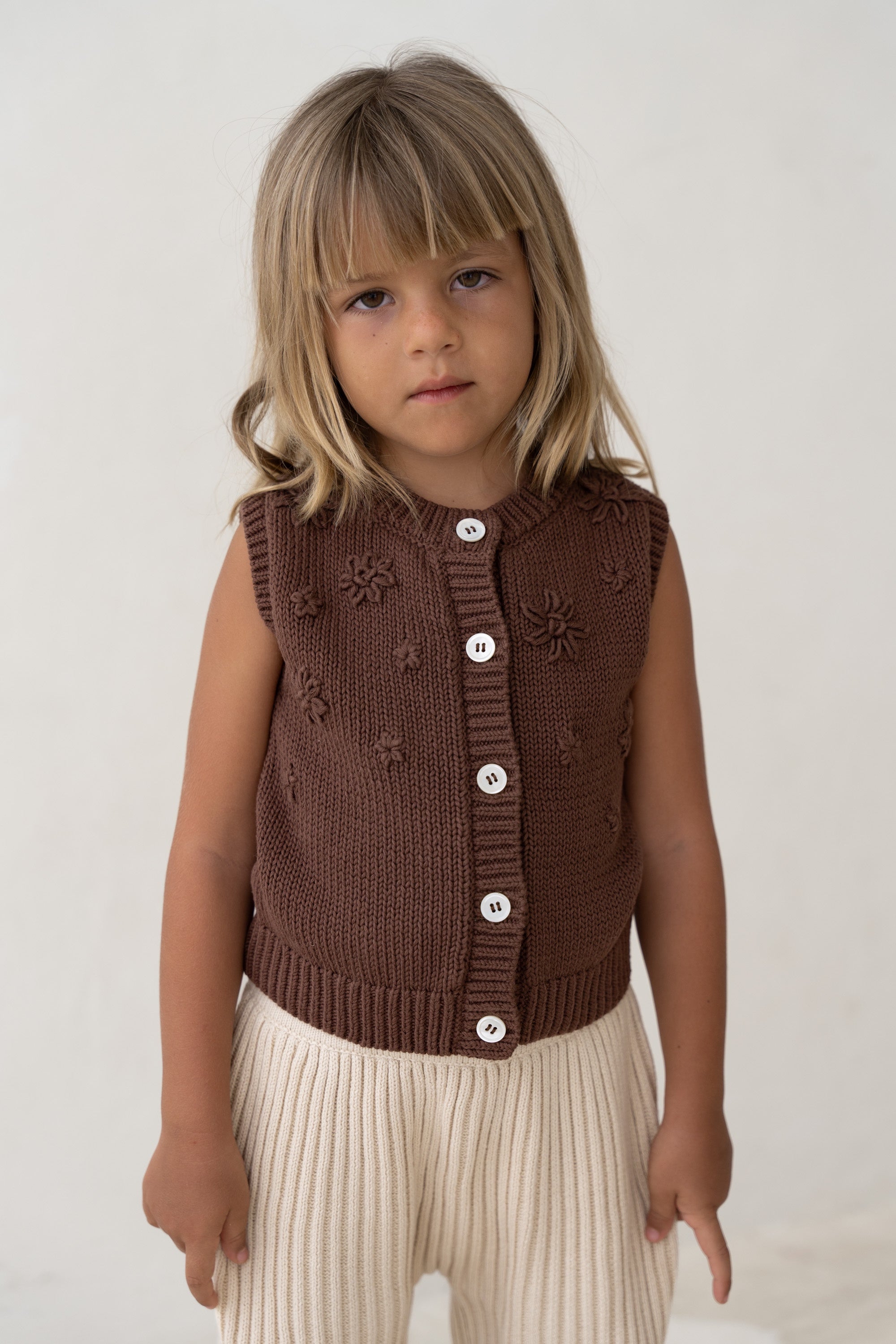 Illoura Floral Knitted Vest (cocoa)