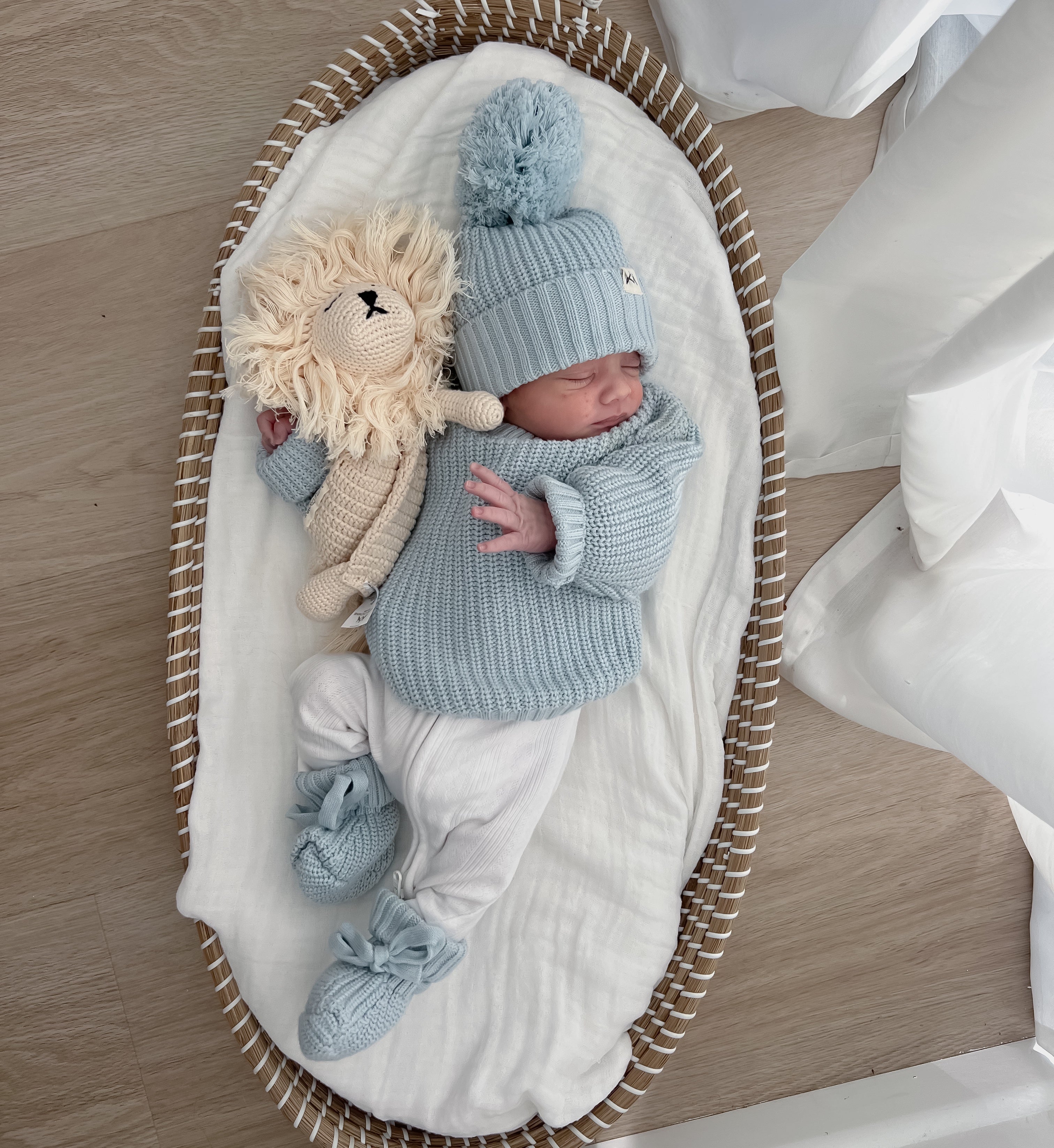 3 Little Crowns Textured Knit Beanie (stormy blue)