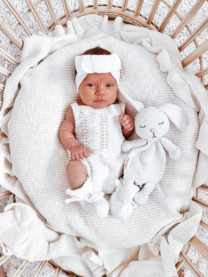 3 Little Crowns Textured Knit Topknot (ivory)